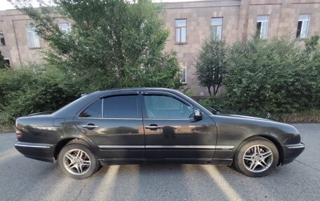 Mercedes-Benz E-Класс, 2000 год, 800 000 рублей, 4 фотография