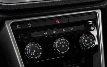 Volkswagen T-Roc I, 2021 год, 2 279 000 рублей, 22 фотография