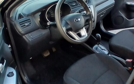 KIA Rio III рестайлинг, 2013 год, 870 000 рублей, 10 фотография
