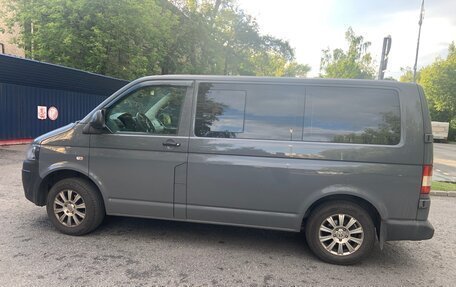 Volkswagen Caravelle T5, 2013 год, 2 350 000 рублей, 3 фотография
