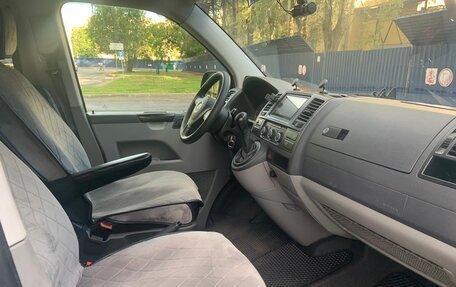 Volkswagen Caravelle T5, 2013 год, 2 350 000 рублей, 13 фотография