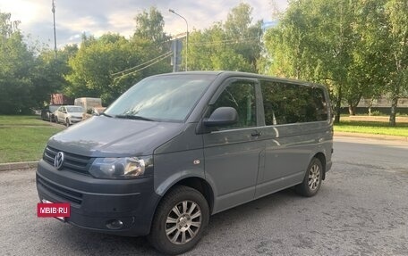 Volkswagen Caravelle T5, 2013 год, 2 350 000 рублей, 10 фотография
