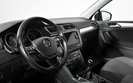 Volkswagen Tiguan II, 2020 год, 2 315 000 рублей, 10 фотография