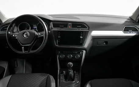 Volkswagen Tiguan II, 2020 год, 2 315 000 рублей, 15 фотография