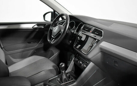 Volkswagen Tiguan II, 2020 год, 2 315 000 рублей, 14 фотография