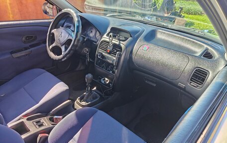Mitsubishi Carisma I, 2003 год, 220 000 рублей, 10 фотография