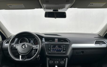 Volkswagen Tiguan II, 2017 год, 2 600 000 рублей, 13 фотография