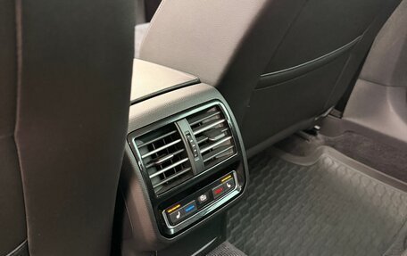 Volkswagen Passat B8 рестайлинг, 2015 год, 2 250 000 рублей, 23 фотография