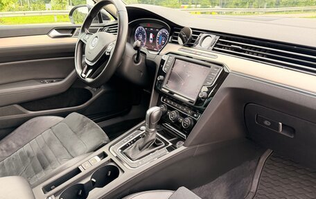 Volkswagen Passat B8 рестайлинг, 2015 год, 2 250 000 рублей, 17 фотография