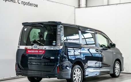 Toyota Voxy III, 2014 год, 1 689 000 рублей, 7 фотография