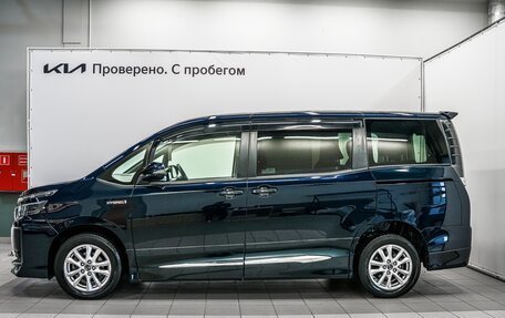 Toyota Voxy III, 2014 год, 1 689 000 рублей, 10 фотография