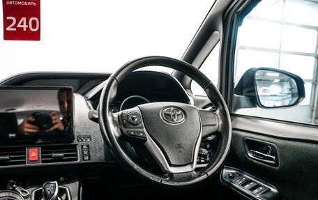 Toyota Voxy III, 2014 год, 1 689 000 рублей, 15 фотография