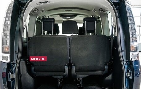 Toyota Voxy III, 2014 год, 1 689 000 рублей, 30 фотография