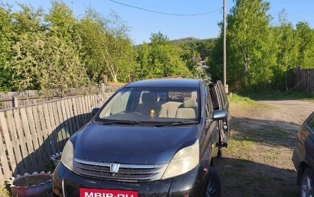 Toyota ISis I, 2005 год, 600 000 рублей, 4 фотография