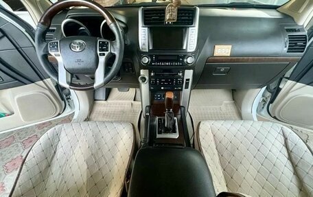 Toyota Land Cruiser Prado 150 рестайлинг 2, 2013 год, 3 100 000 рублей, 6 фотография
