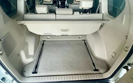 Toyota Land Cruiser Prado 150 рестайлинг 2, 2013 год, 3 100 000 рублей, 10 фотография