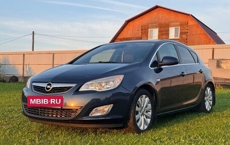 Opel Astra J, 2011 год, 720 000 рублей, 2 фотография