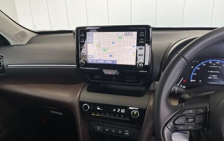 Toyota Yaris Cross, 2022 год, 1 560 000 рублей, 10 фотография