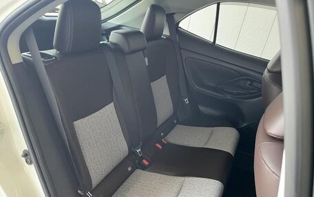 Toyota Yaris Cross, 2022 год, 1 560 000 рублей, 14 фотография