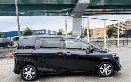 Toyota Sienta II, 2019 год, 1 065 000 рублей, 8 фотография