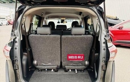 Toyota Sienta II, 2019 год, 1 065 000 рублей, 30 фотография