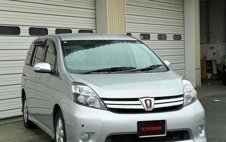 Toyota ISis I, 2013 год, 955 000 рублей, 2 фотография