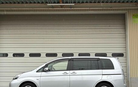 Toyota ISis I, 2013 год, 955 000 рублей, 3 фотография
