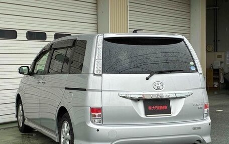 Toyota ISis I, 2013 год, 955 000 рублей, 4 фотография