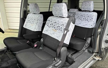 Toyota ISis I, 2013 год, 955 000 рублей, 18 фотография