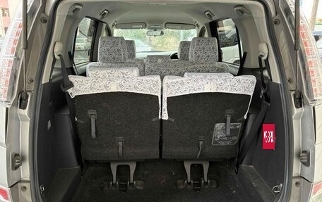 Toyota ISis I, 2013 год, 955 000 рублей, 20 фотография