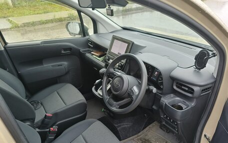 Toyota Sienta, 2023 год, 2 000 000 рублей, 4 фотография