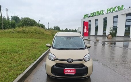 Toyota Sienta, 2023 год, 2 000 000 рублей, 6 фотография