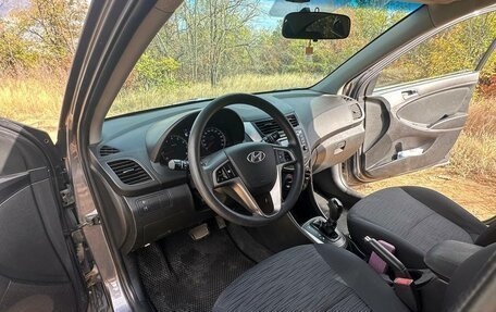 Hyundai Solaris II рестайлинг, 2015 год, 985 000 рублей, 18 фотография