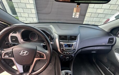 Hyundai Solaris II рестайлинг, 2015 год, 985 000 рублей, 24 фотография