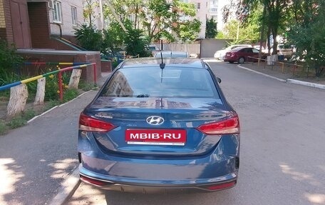 Hyundai Solaris II рестайлинг, 2021 год, 1 300 000 рублей, 1 фотография