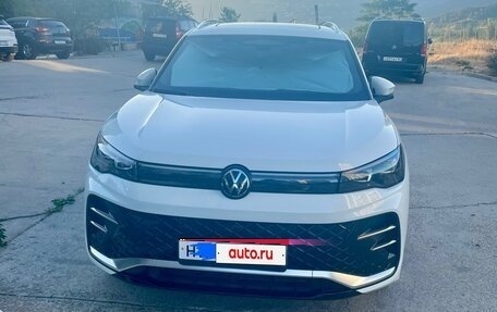 Volkswagen Tiguan, 2024 год, 4 300 000 рублей, 2 фотография