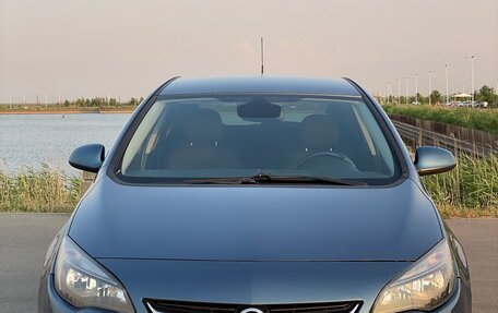 Opel Astra J, 2013 год, 920 000 рублей, 2 фотография