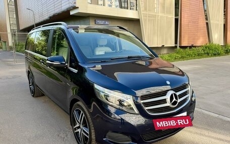 Mercedes-Benz V-Класс, 2015 год, 3 300 000 рублей, 3 фотография