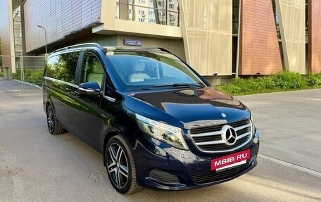 Mercedes-Benz V-Класс, 2015 год, 3 300 000 рублей, 4 фотография