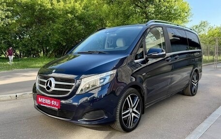 Mercedes-Benz V-Класс, 2015 год, 3 300 000 рублей, 2 фотография