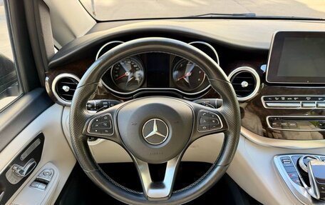Mercedes-Benz V-Класс, 2015 год, 3 300 000 рублей, 27 фотография