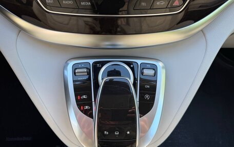 Mercedes-Benz V-Класс, 2015 год, 3 300 000 рублей, 26 фотография