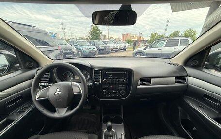 Mitsubishi Outlander III рестайлинг 3, 2013 год, 1 385 000 рублей, 10 фотография