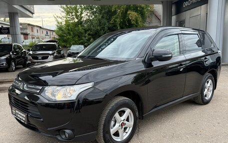 Mitsubishi Outlander III рестайлинг 3, 2013 год, 1 385 000 рублей, 3 фотография