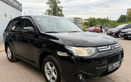 Mitsubishi Outlander III рестайлинг 3, 2013 год, 1 385 000 рублей, 4 фотография