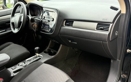 Mitsubishi Outlander III рестайлинг 3, 2013 год, 1 385 000 рублей, 12 фотография