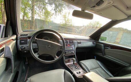 Mercedes-Benz E-Класс, 1997 год, 700 000 рублей, 10 фотография