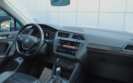 Volkswagen Tiguan II, 2018 год, 2 580 000 рублей, 16 фотография