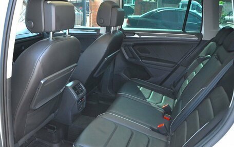 Volkswagen Tiguan II, 2018 год, 2 580 000 рублей, 18 фотография