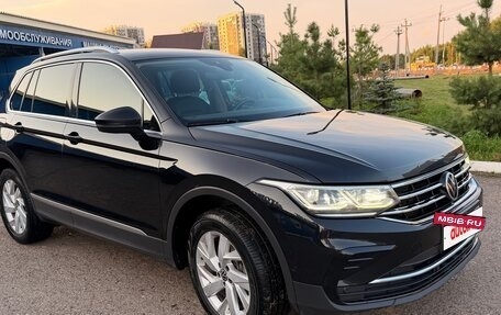Volkswagen Tiguan II, 2021 год, 4 100 000 рублей, 2 фотография